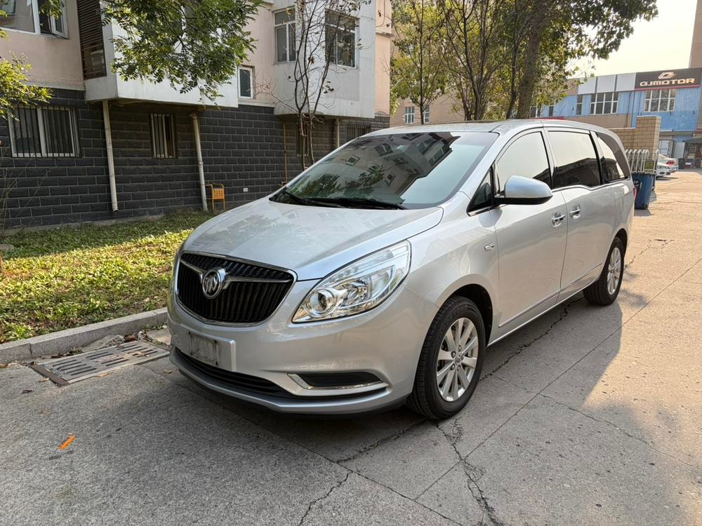 Buick GL8 2018 — фото автомобиля 1