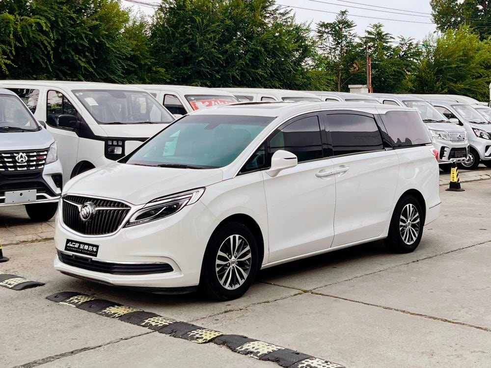 Buick GL8 2018 — фото автомобиля 1