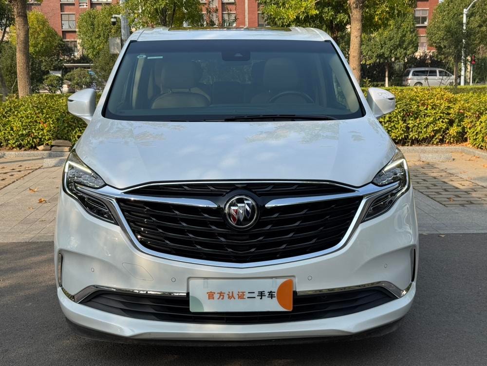 Buick GL8 2021 — фото автомобиля 1