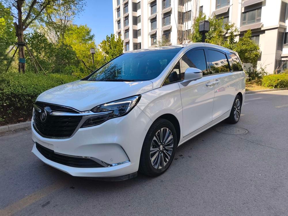 Buick GL8 2022 — фото автомобиля 1