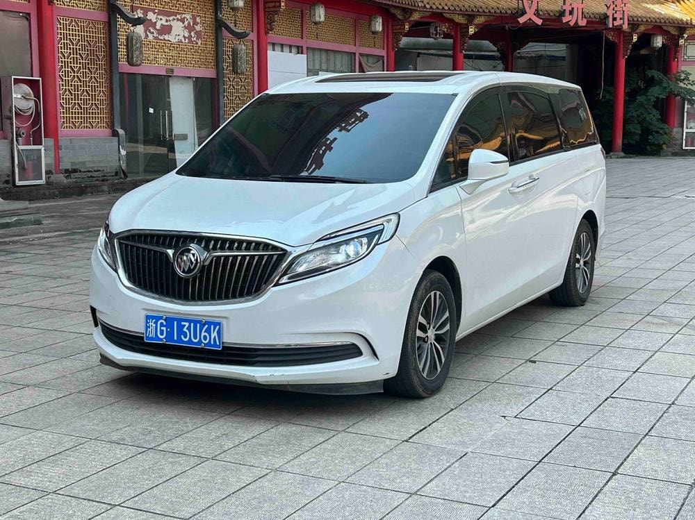 Buick GL8 2018 — фото автомобиля 1