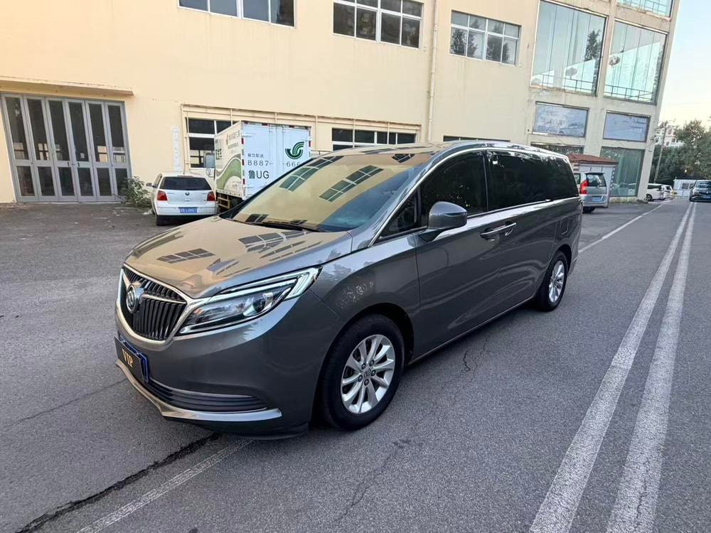 Buick GL8 2017 — фото автомобиля