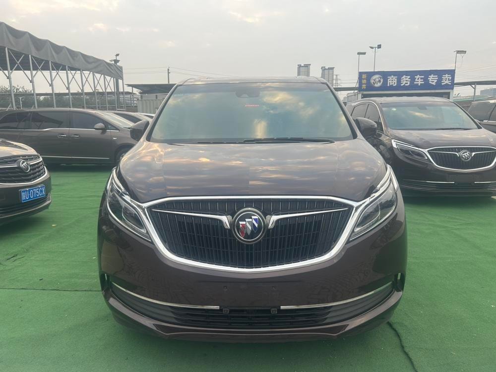Buick GL8 2017 — фото автомобиля