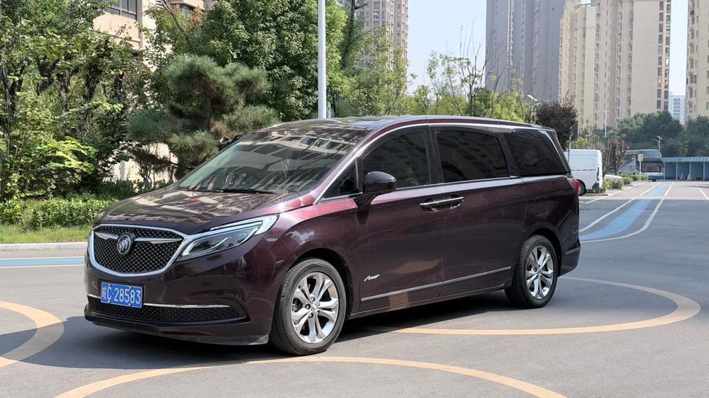 Buick GL8 2017 — фото автомобиля
