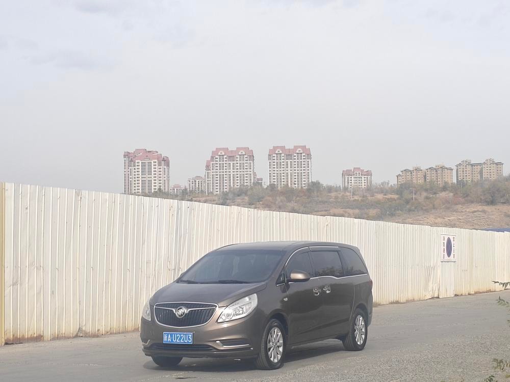 Buick GL8 2017 — фото автомобиля 1