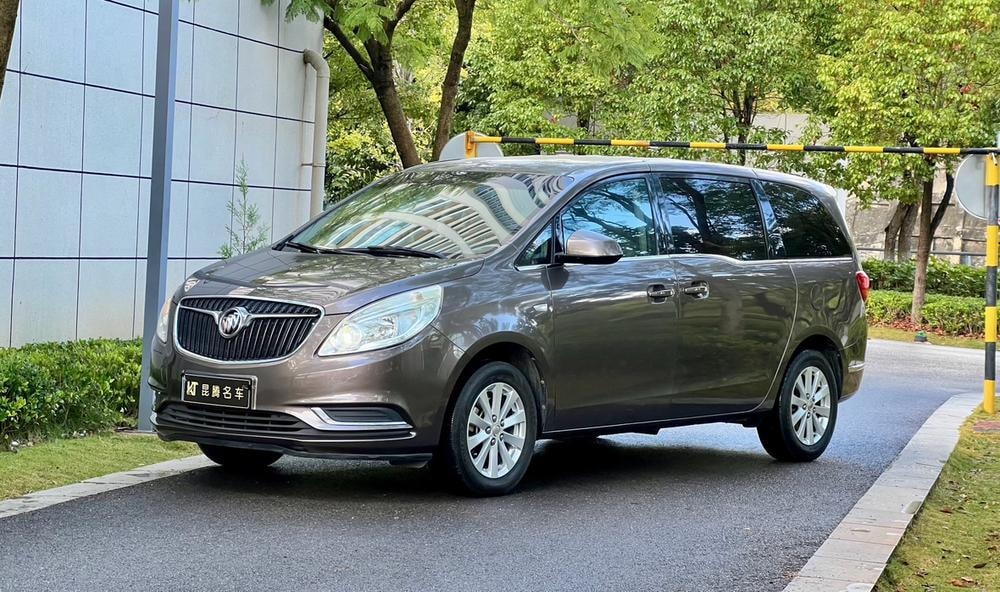 Buick GL8 2017 — фото автомобиля