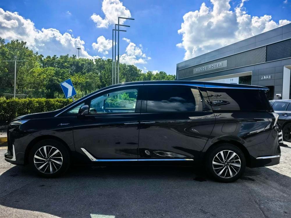 Buick GL8 PHEV 2026 — фото автомобиля