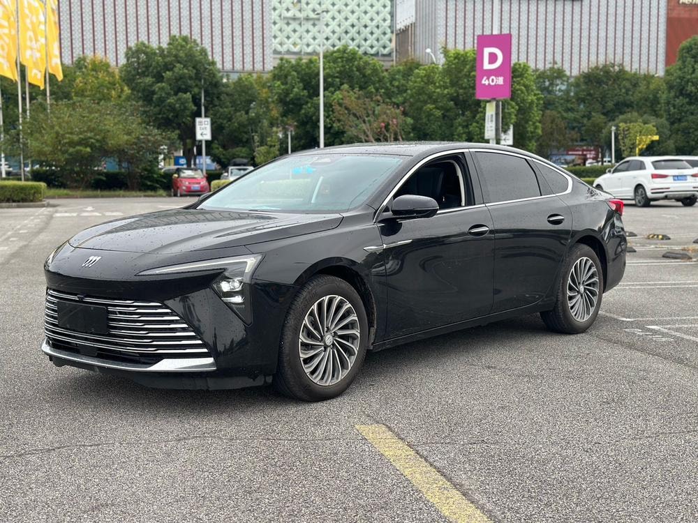 Buick LaCrosse 2025 — фото автомобиля