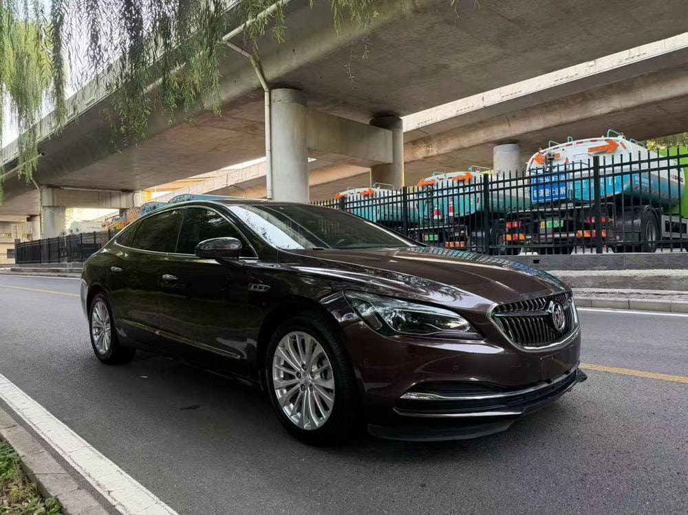 Buick LaCrosse 2018 — фото автомобиля