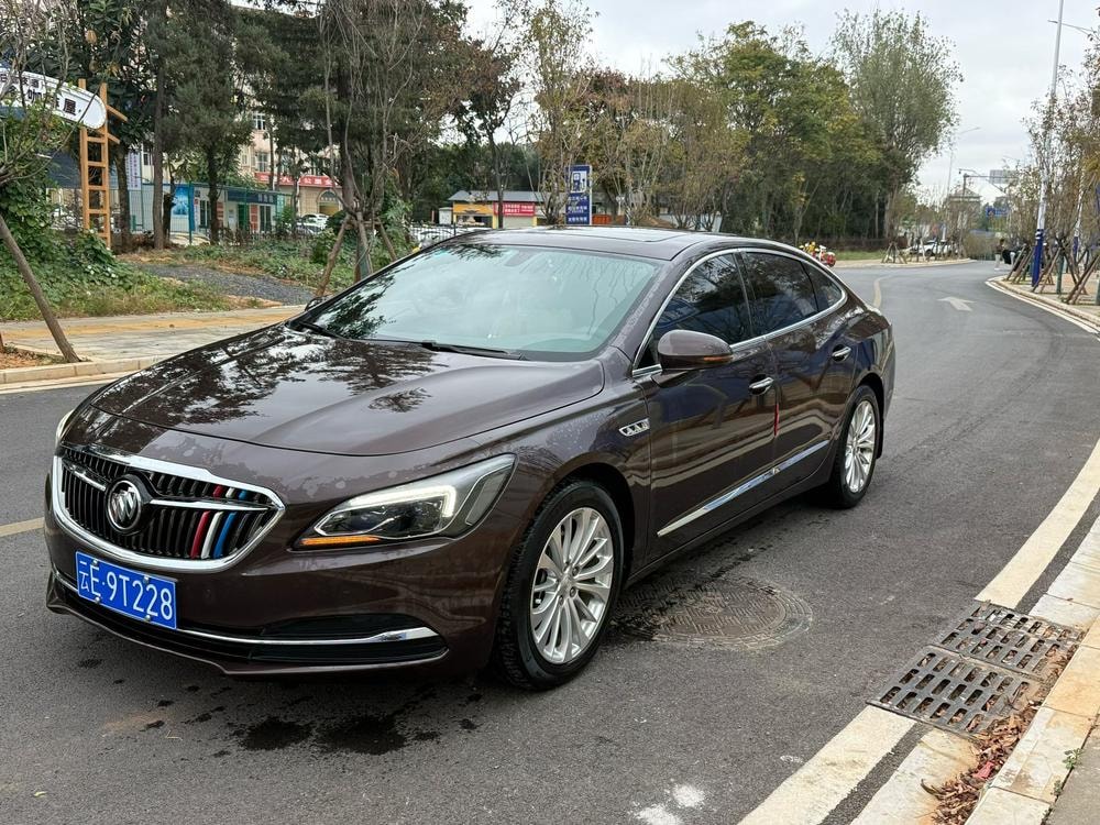 Buick LaCrosse 2018 — фото автомобиля