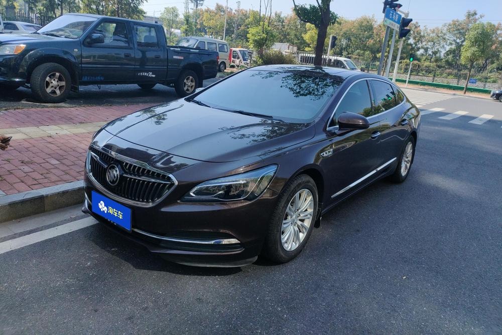 Buick LaCrosse 2018 — фото автомобиля