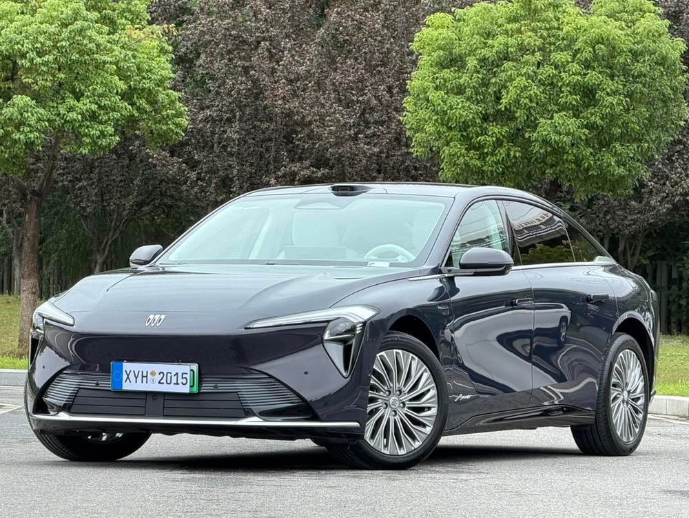Buick Zhijing L7 2025 — фото автомобиля