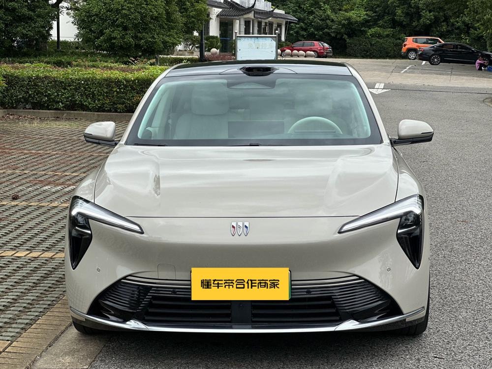 Buick Zhijing L7 2025 — фото автомобиля 1