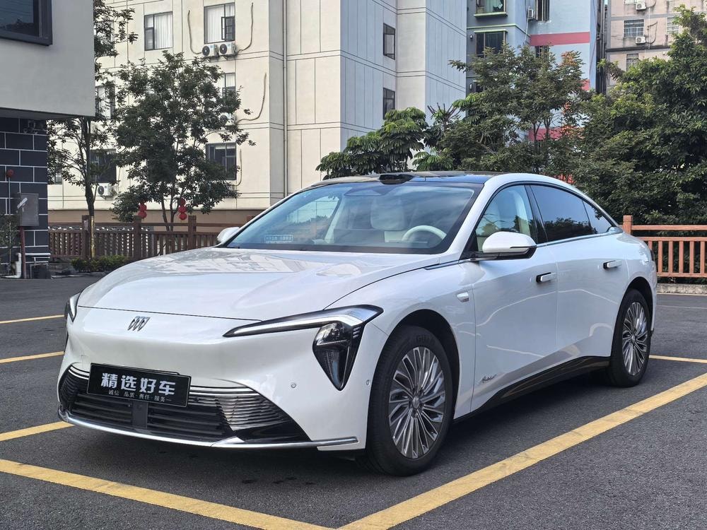 Buick Zhijing L7 2025 — фото автомобиля