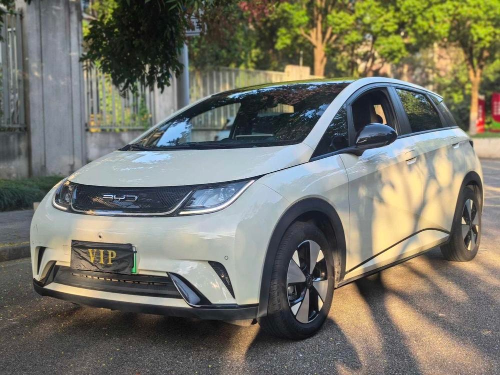 BYD Dolphin 2023 — фото автомобиля