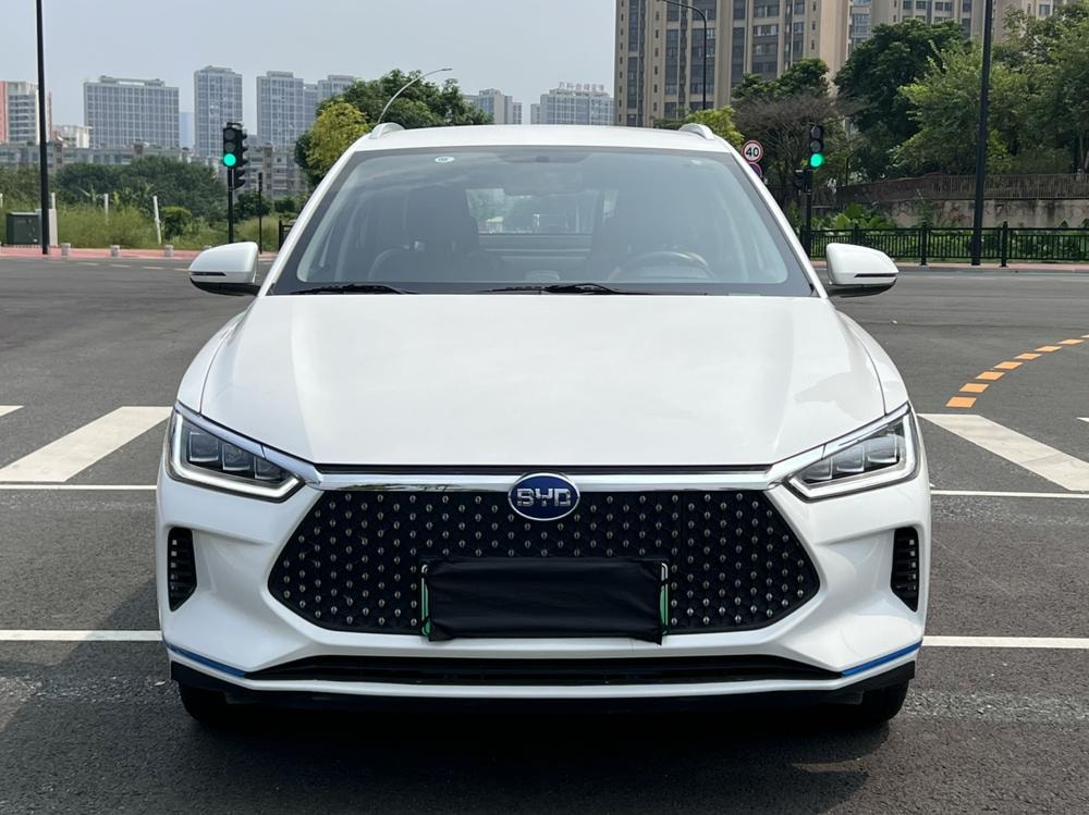 BYD e2 2020 — фото автомобиля 1