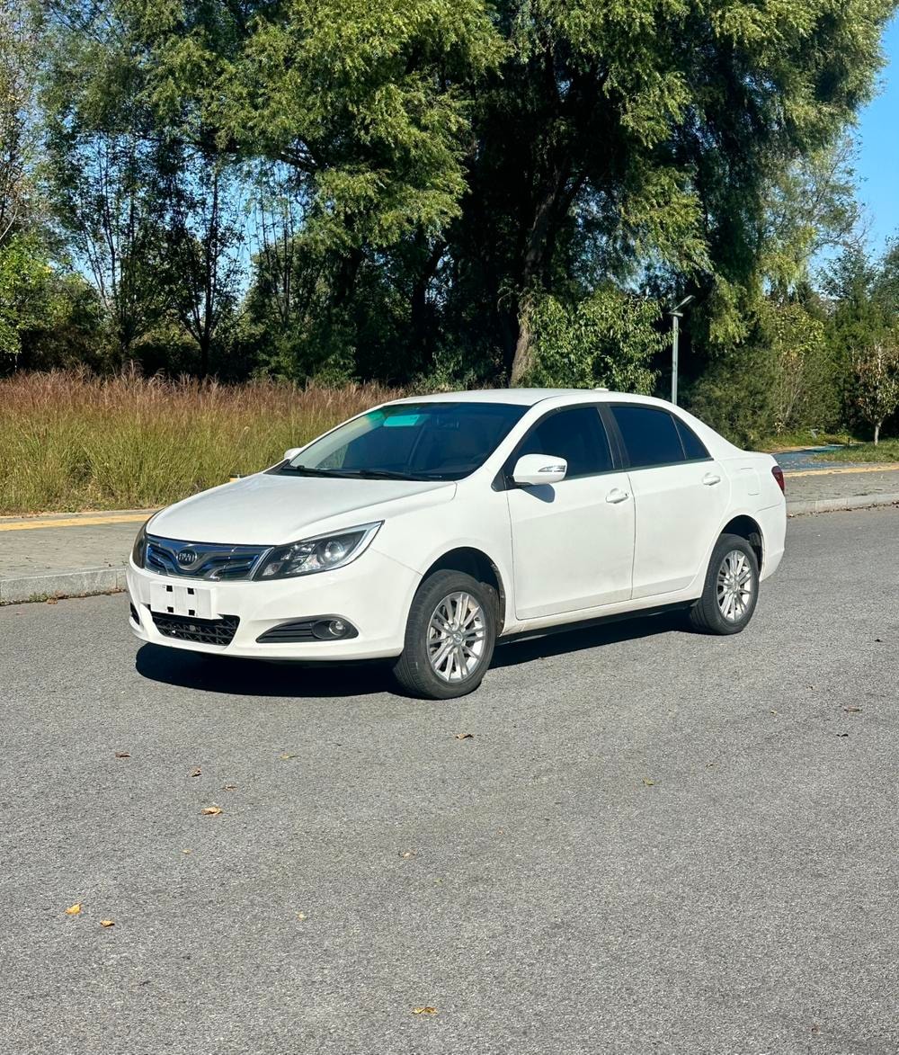 BYD e5 2018 — фото автомобиля