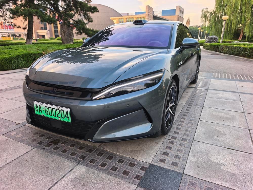 BYD Han L DM 2025 — фото автомобиля