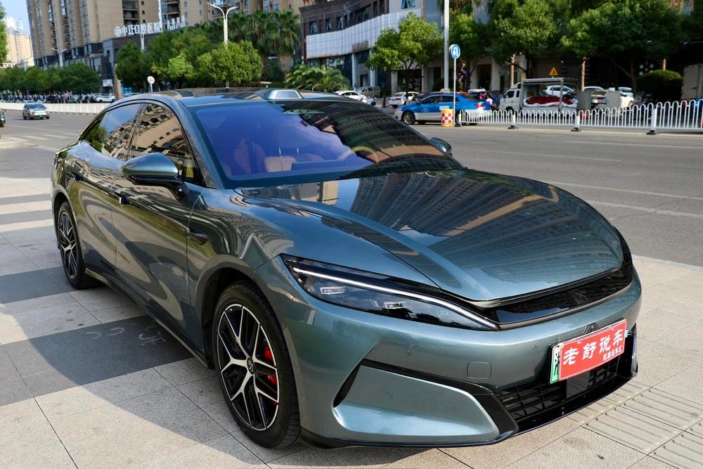 BYD Han L DM 2025 — фото автомобиля 1