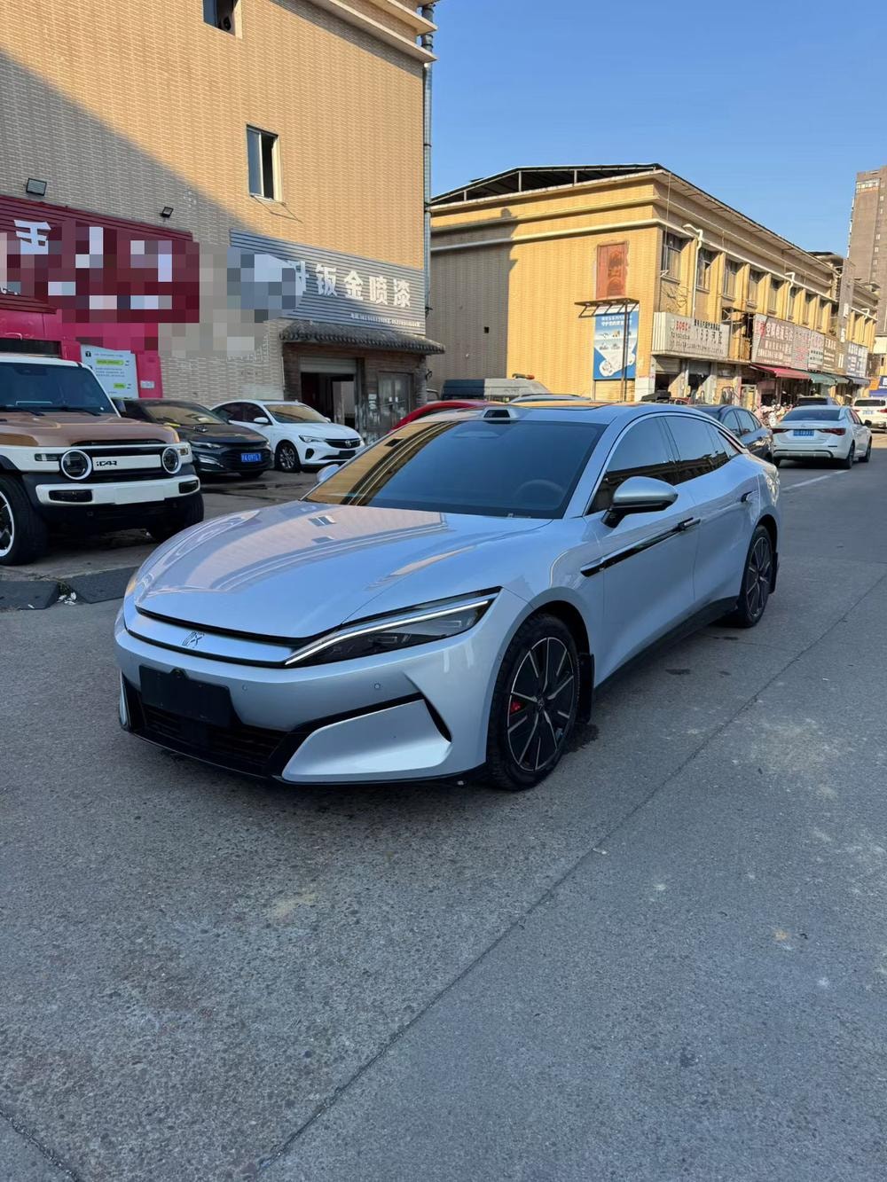 BYD Han L DM 2025 — фото автомобиля 1