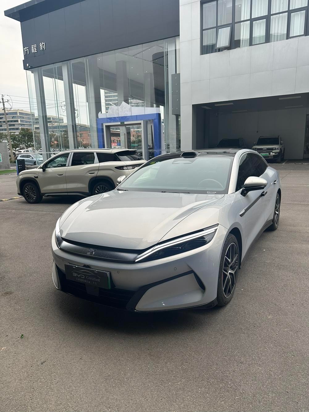 BYD Han L EV 2025 — фото автомобиля