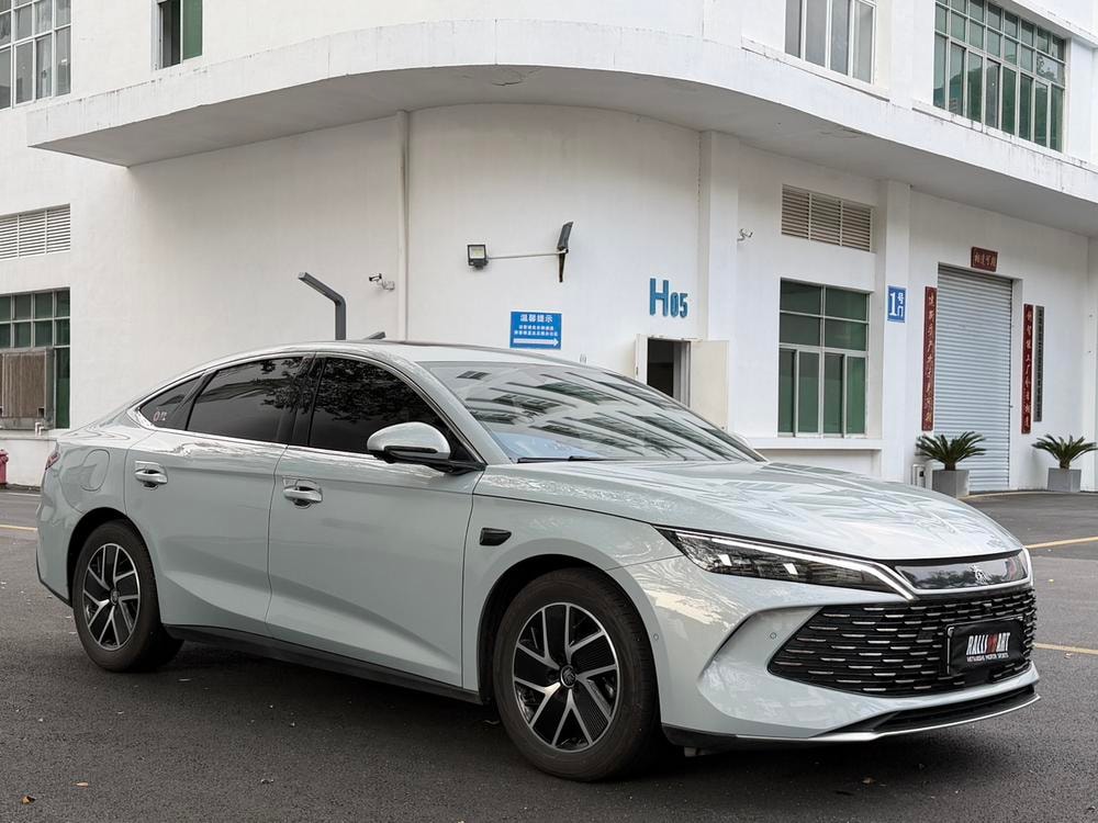 BYD Qin L DM 2025 — фото автомобиля 1