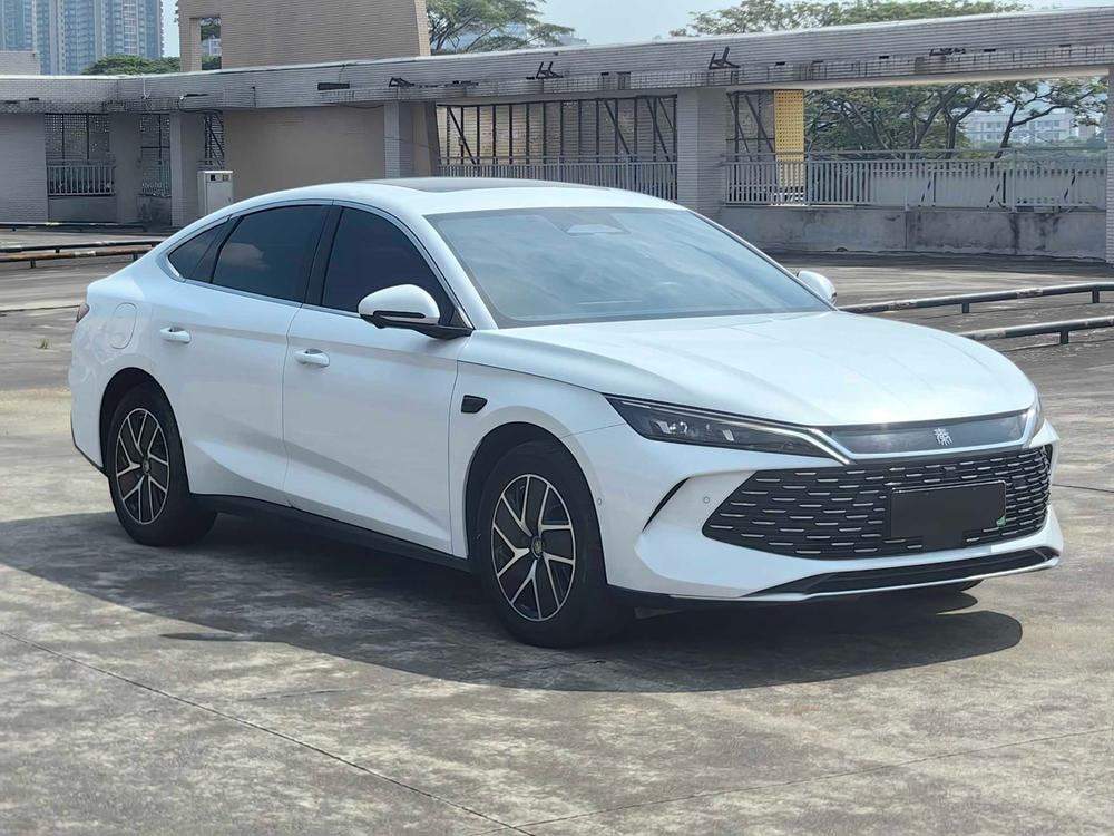 BYD Qin L DM 2025 — фото автомобиля 1