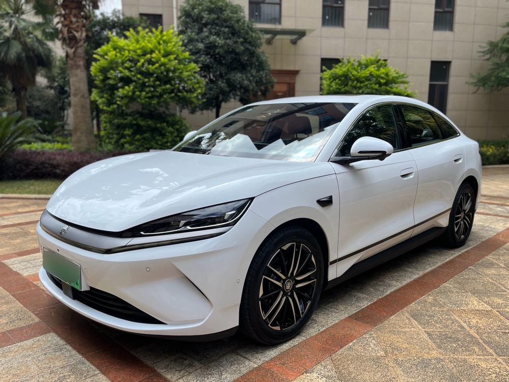 BYD Qin L EV 2025 — фото автомобиля 1