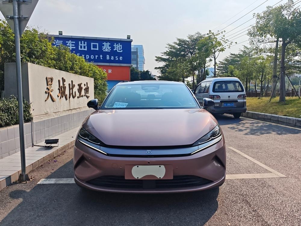 BYD Qin L EV 2025 — фото автомобиля