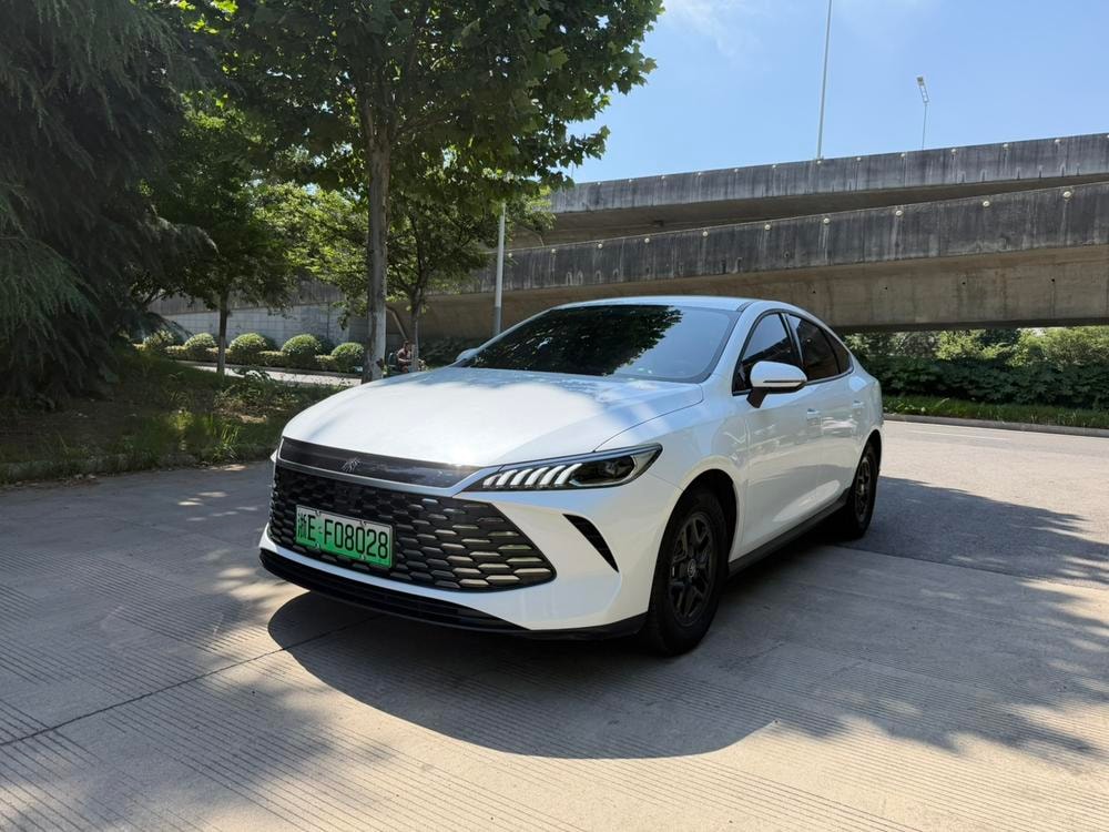 BYD Qin PLUS DM 2025 — фото автомобиля 1