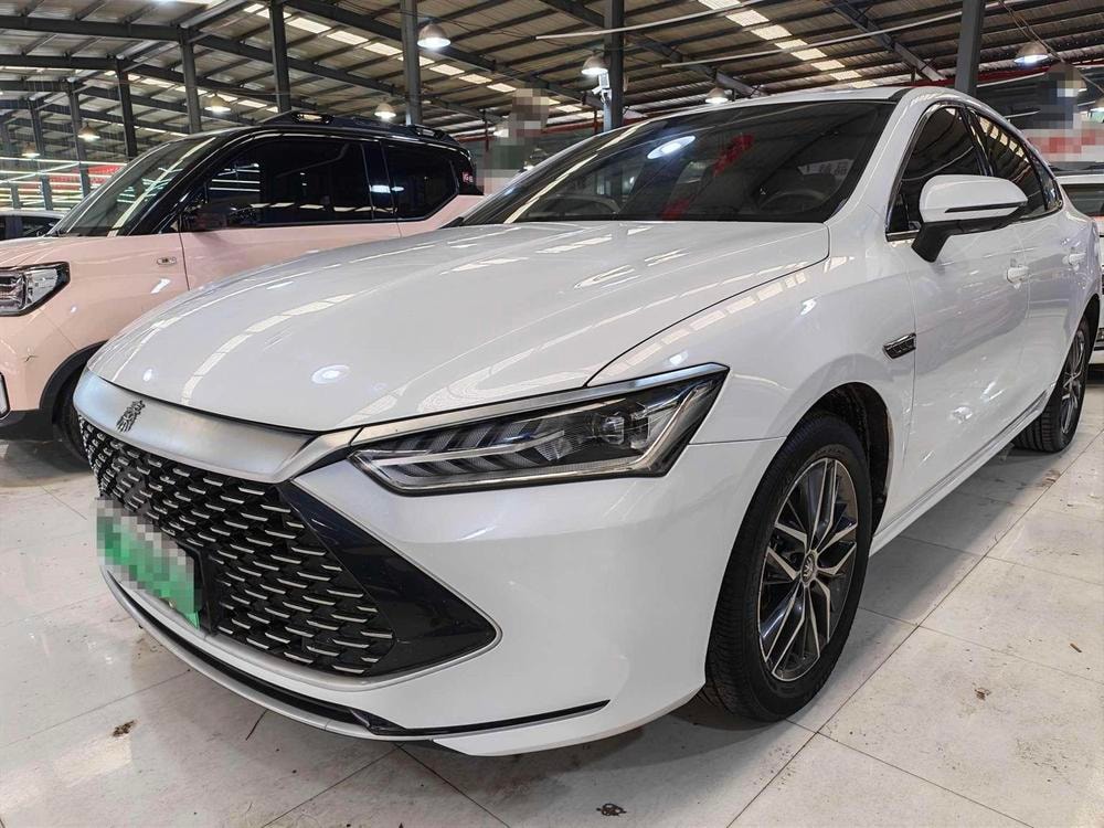 BYD Qin PLUS DM 2023 — фото автомобиля