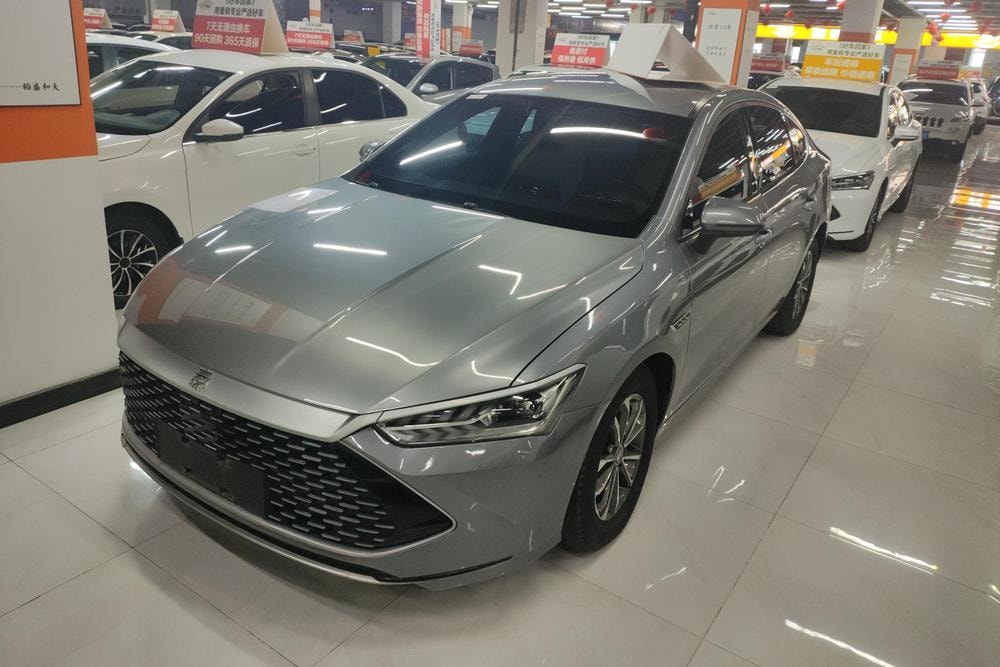 BYD Qin PLUS DM 2023 — фото автомобиля