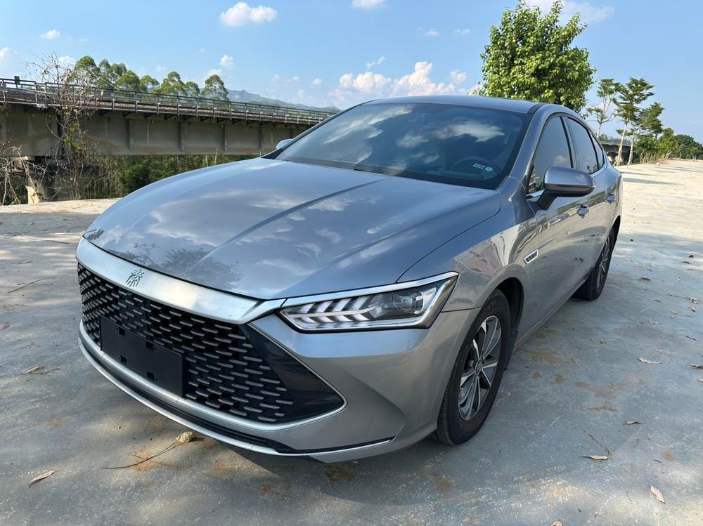 BYD Qin PLUS DM 2023 — фото автомобиля