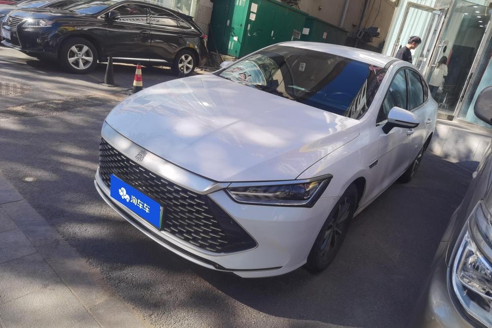 BYD Qin PLUS DM 2023 — фото автомобиля