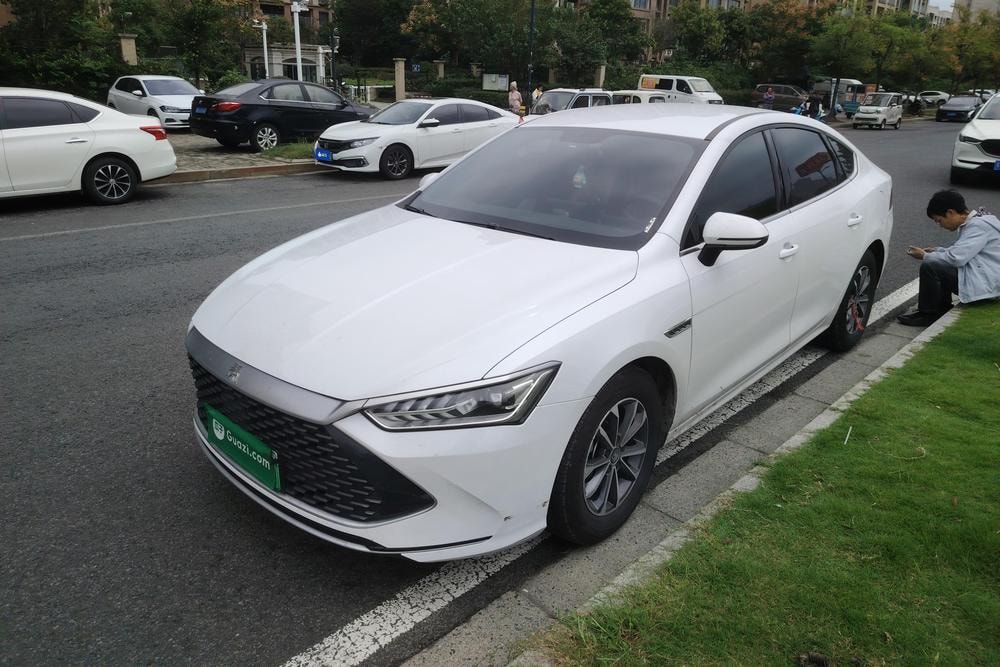 BYD Qin PLUS DM 2024 — фото автомобиля