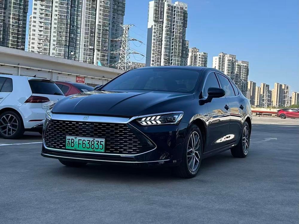 BYD Qin PLUS DM 2023 — фото автомобиля