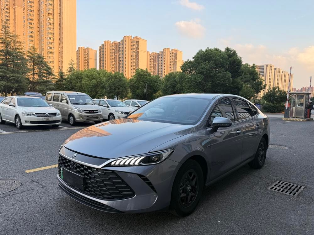 BYD Qin PLUS DM 2025 — фото автомобиля 1