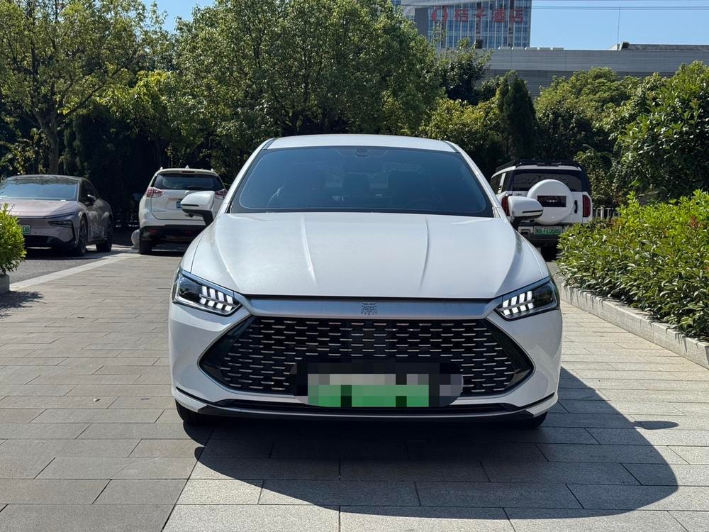 BYD Qin PLUS DM 2023 — фото автомобиля