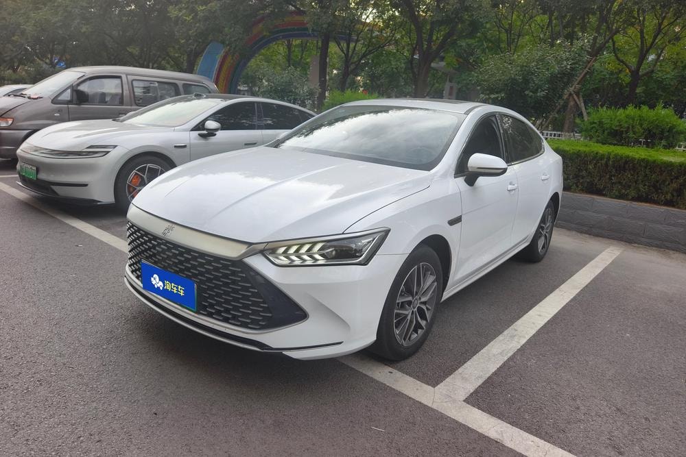 BYD Qin PLUS DM 2023 — фото автомобиля