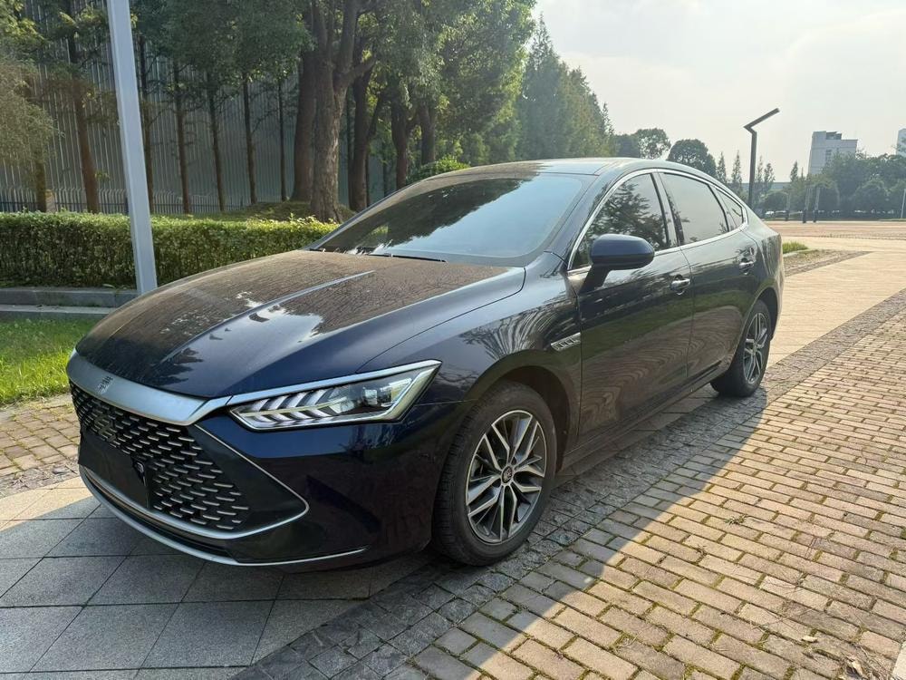 BYD Qin PLUS DM 2023 — фото автомобиля