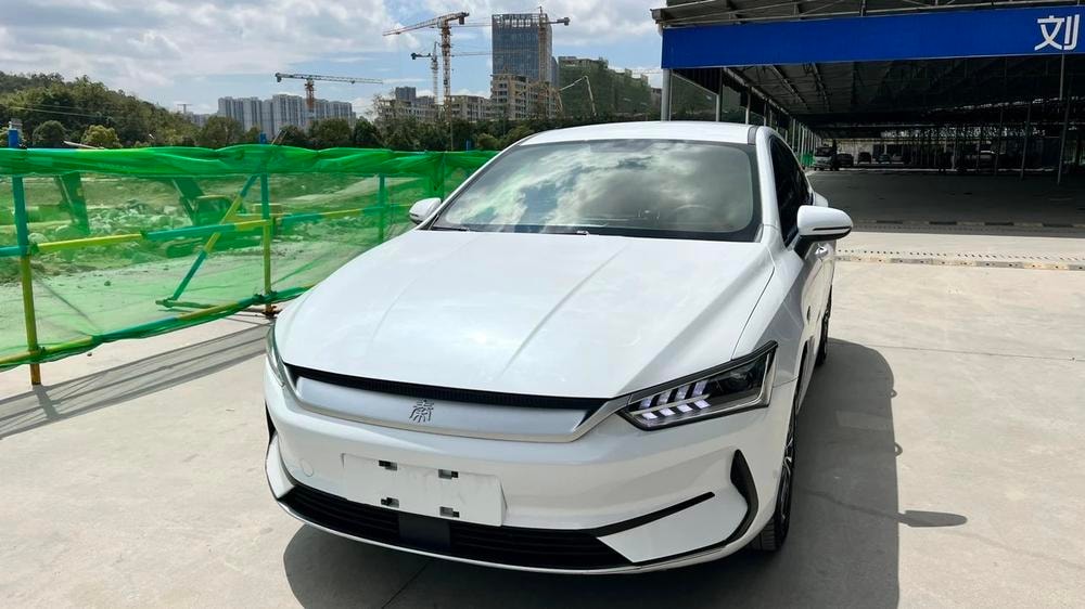 BYD Qin PLUS EV 2023 — фото автомобиля 1