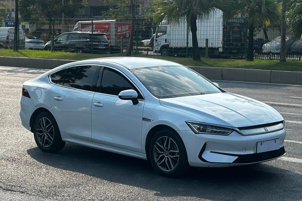 BYD Qin PLUS EV 2023 — фото автомобиля