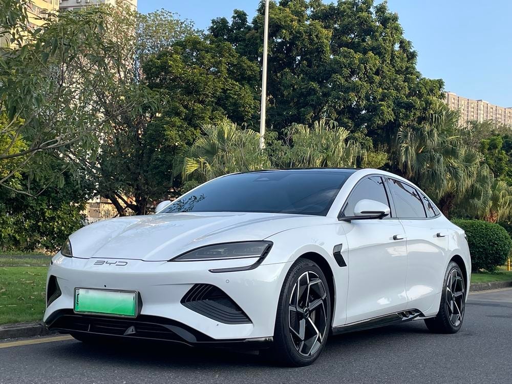 BYD Seal 2023 — фото автомобиля 1