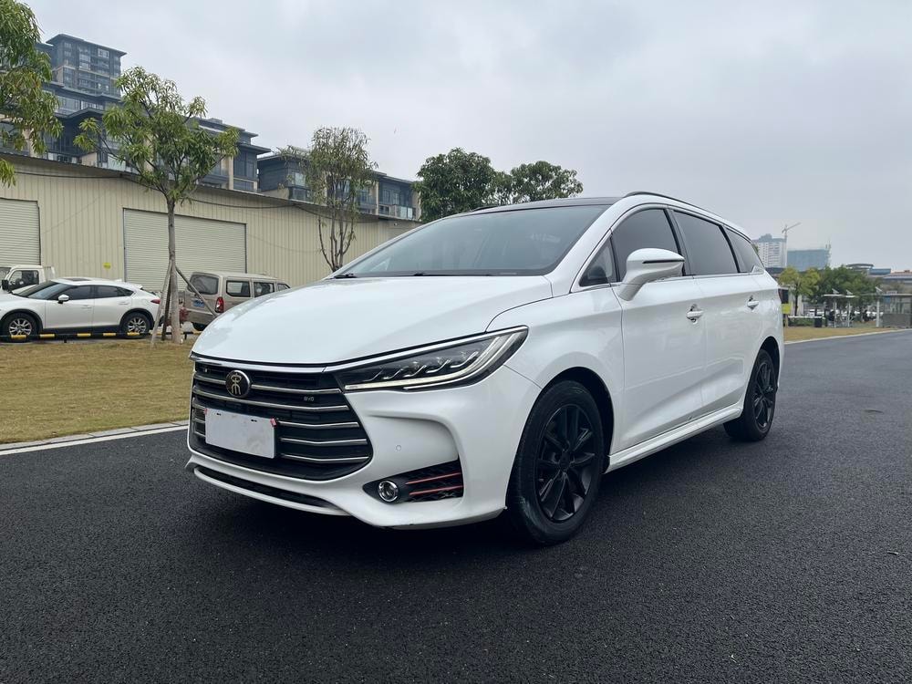 BYD Song MAX 2017 — фото автомобиля 1