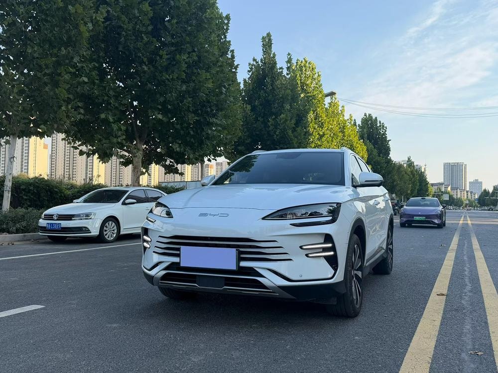 BYD Song PLUS DM 2023 — фото автомобиля 1
