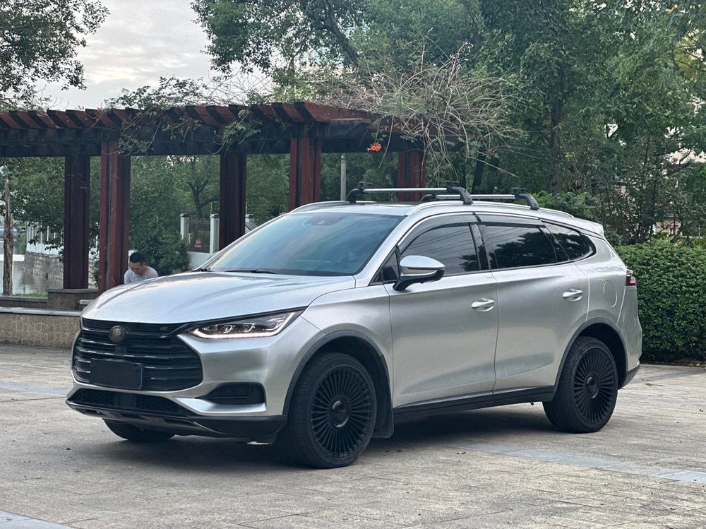 BYD Tang 2018 — фото автомобиля