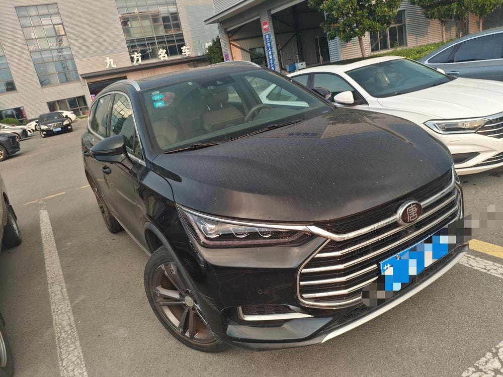 BYD Tang 2021 — фото автомобиля 1