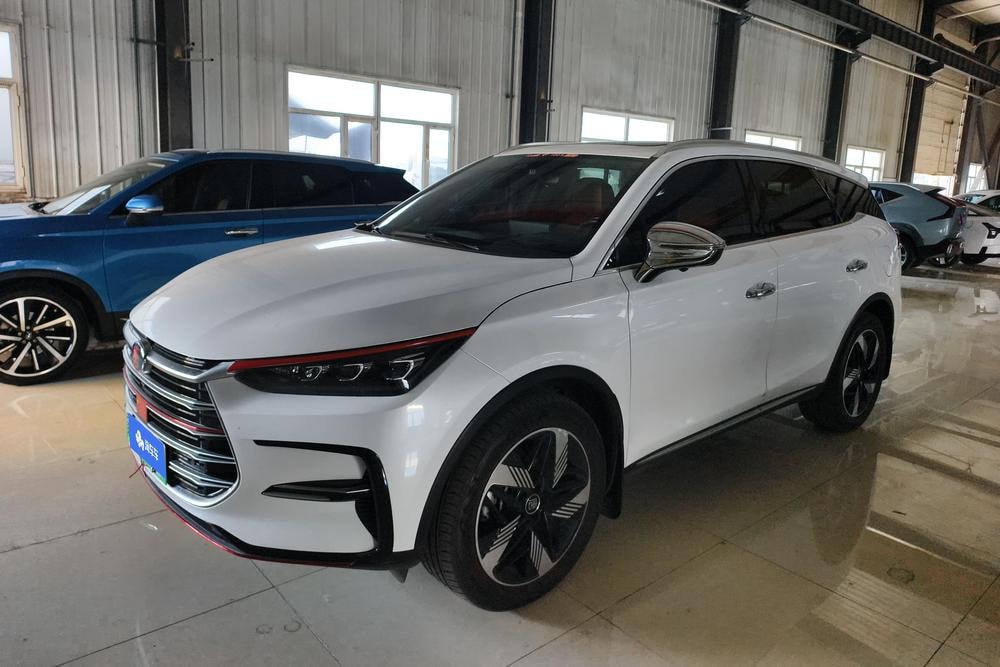 BYD Tang DM 2023 — фото автомобиля 1