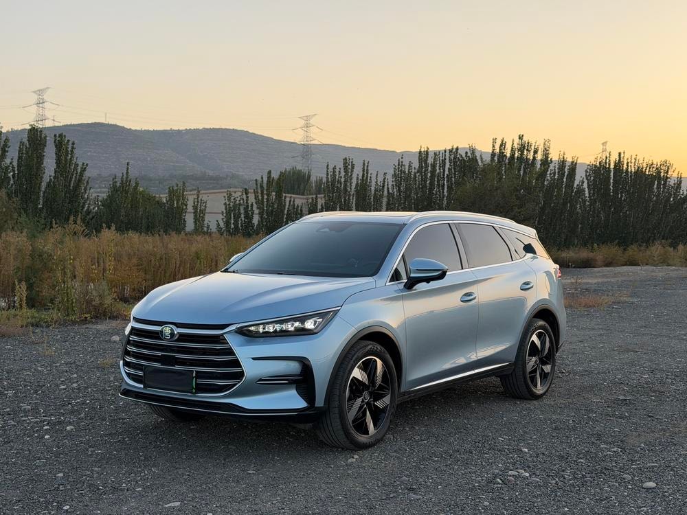 BYD Tang DM 2023 — фото автомобиля 1