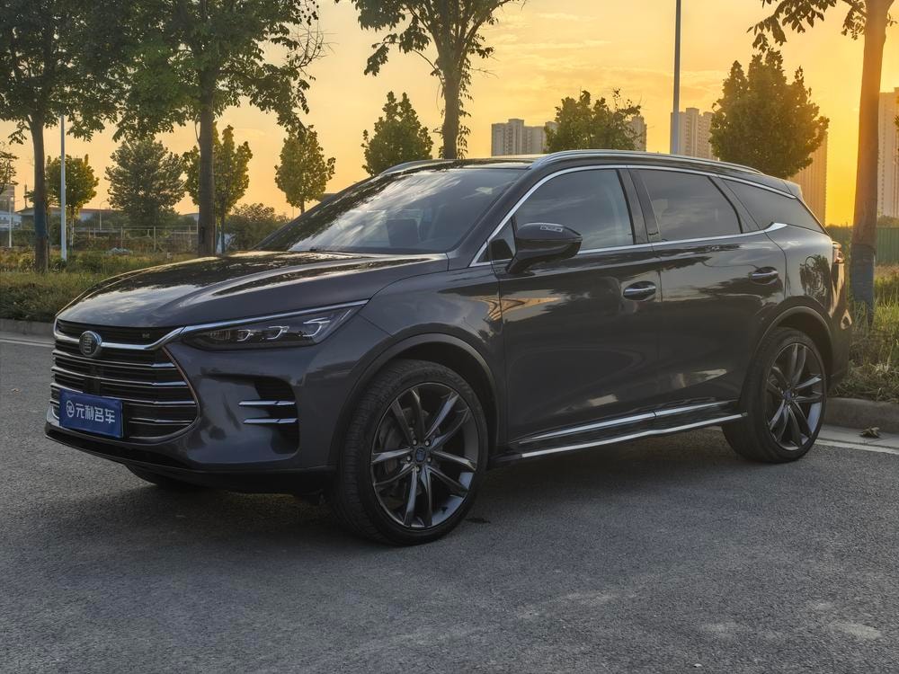 BYD Tang DM 2018 — фото автомобиля 1